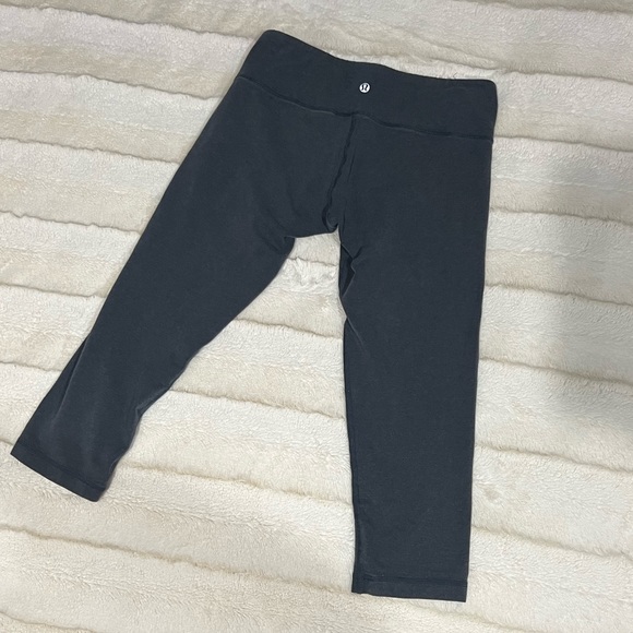 lululemon crop pants - Picture 2 of 6